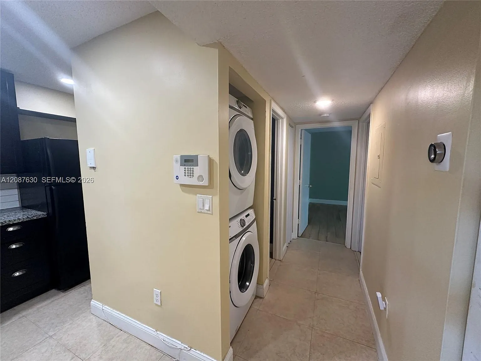 Wimbledon Iv-5 Condo — Photo 4