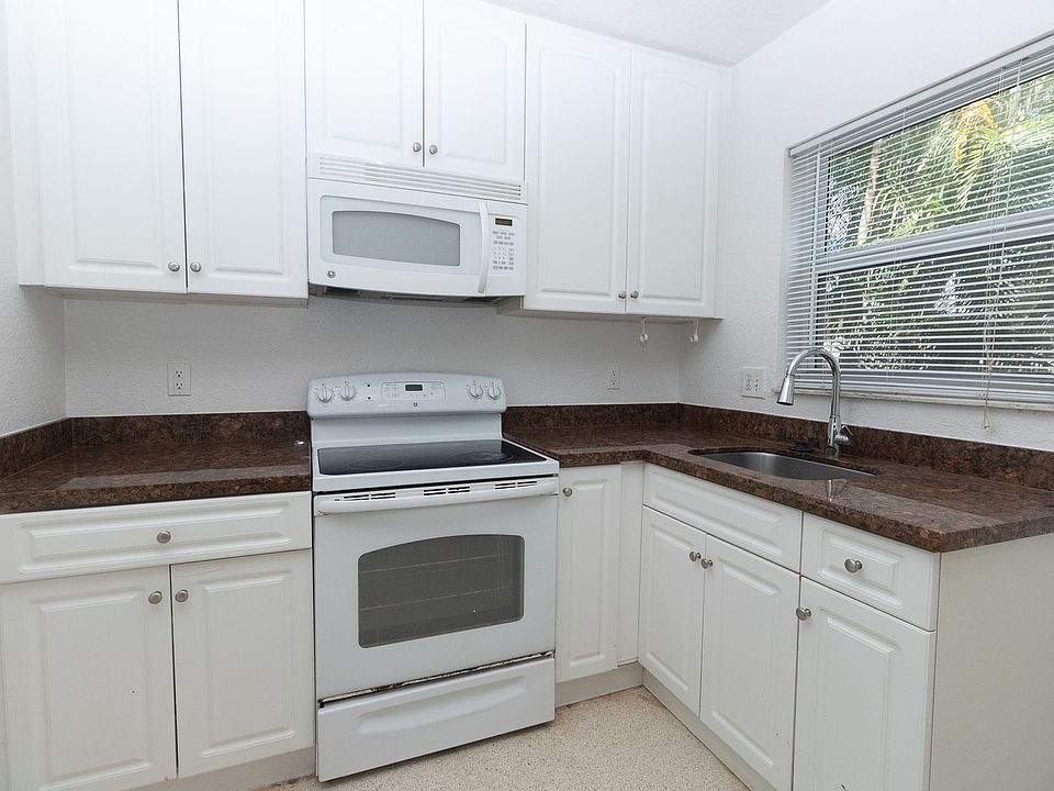 1st image of 3260 NE 19th Ave APT 8