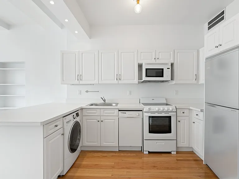 37 W 8th St #51 — Photo 6