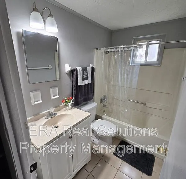281 S Napoleon Ave #B — Photo 7