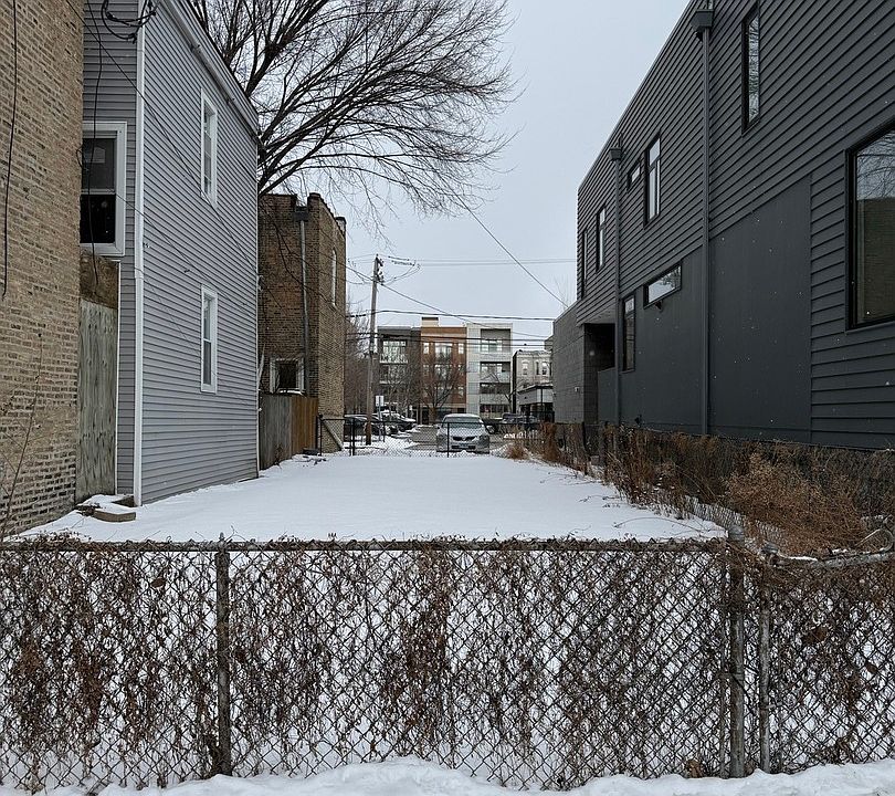 2nd image of 2050 W Superior St