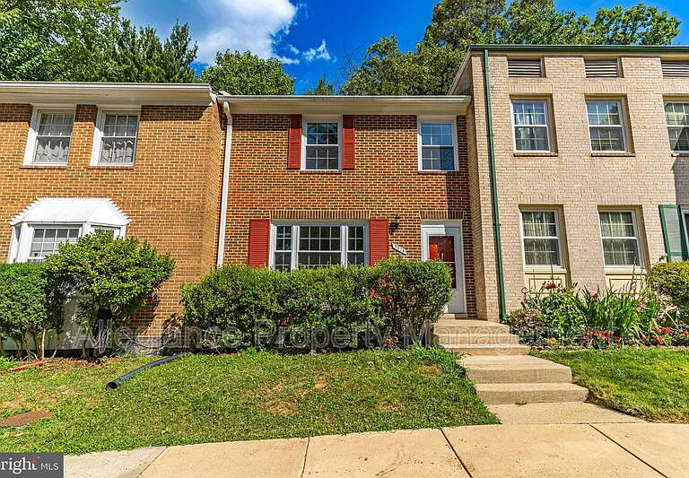 3374 Breckenridge Ct — Photo 1