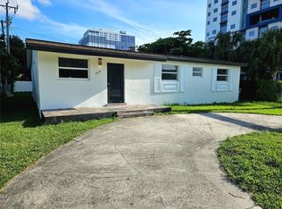 10680 SW 4th St, Sweetwater, FL 33174