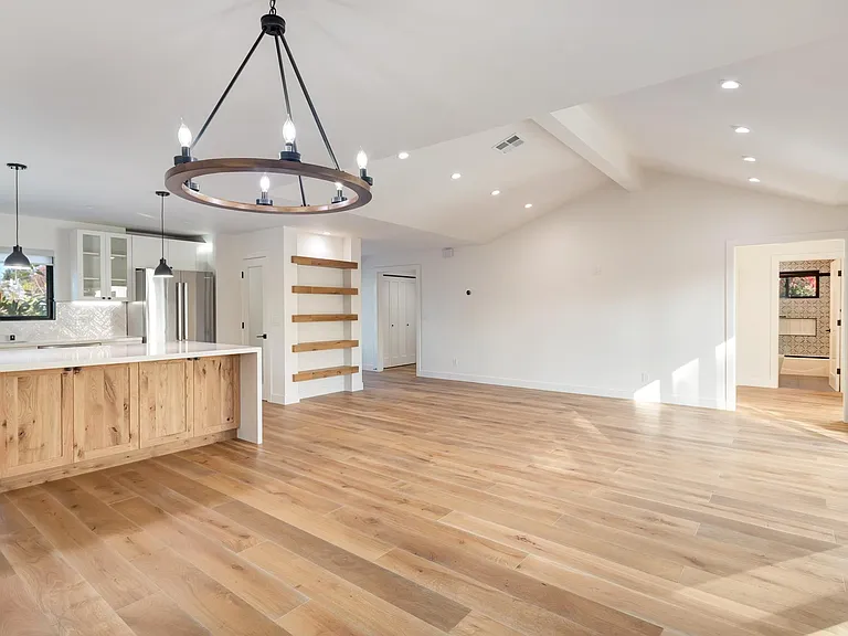 210 Tyler Ave — Photo 5