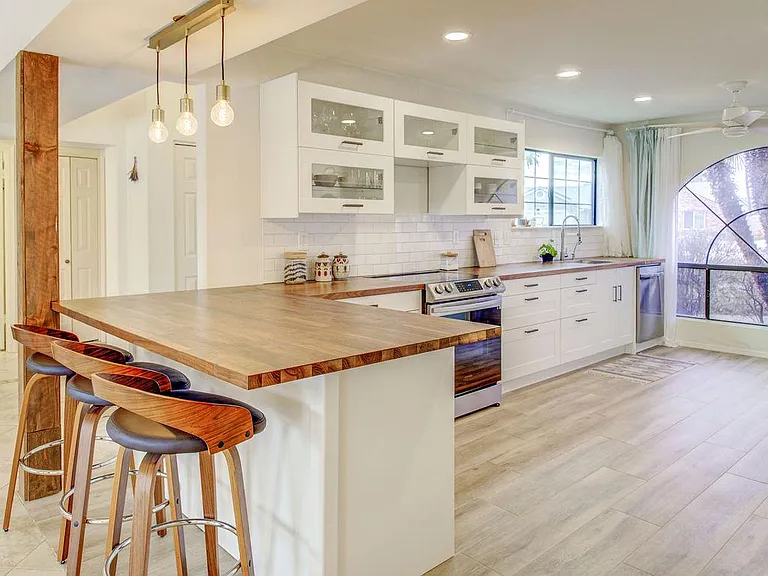 6308 W Port Royale Ln — Photo 6