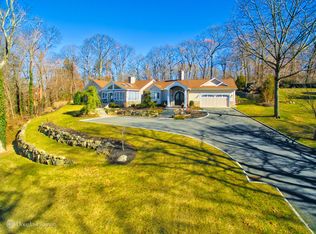 25 Hillside Ln, Syosset, NY 11791