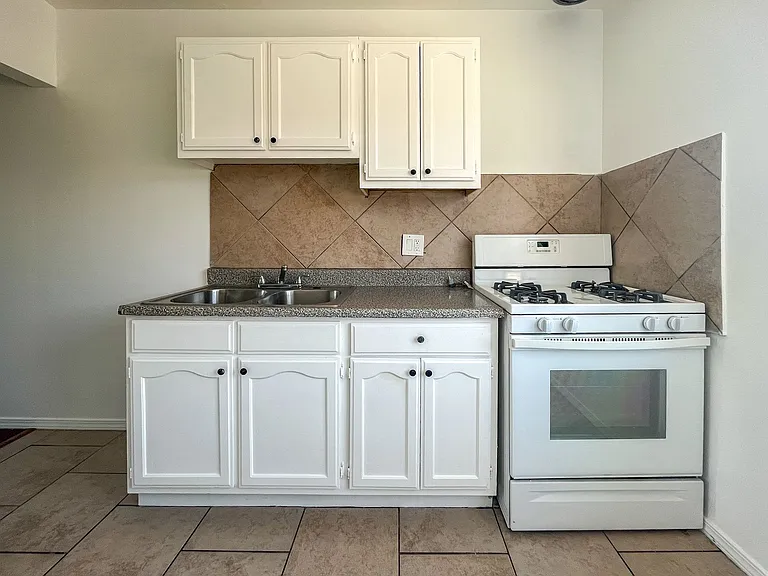 4240 El Segundo Blvd — Photo 2