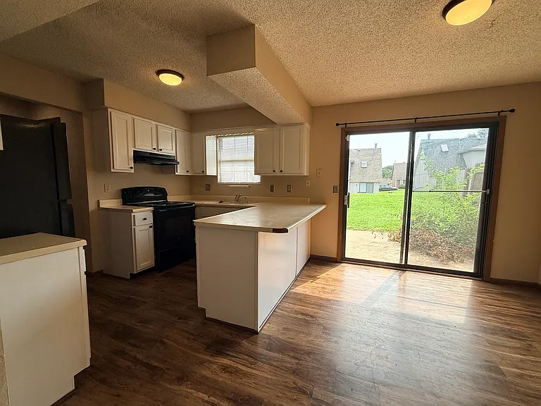 712 SW 37th St #714 — Photo 3