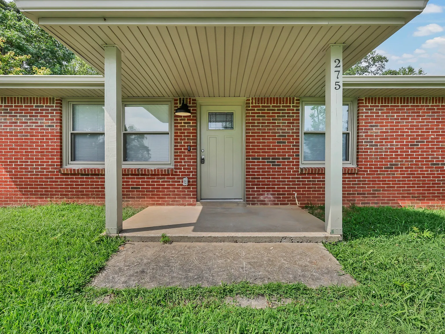 3 bed, 1.0 bath, 1100 sqft, $1,425 — Photo 3