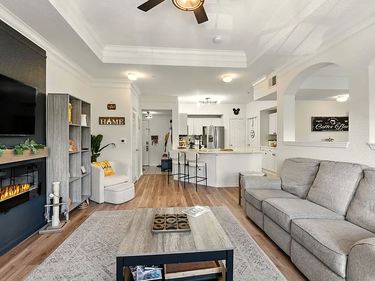 9-web-or-mls-211 Longview Ave 306_09_10212025