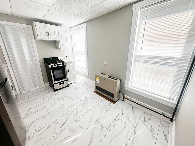 320 Lowell St #2 — Photo 17