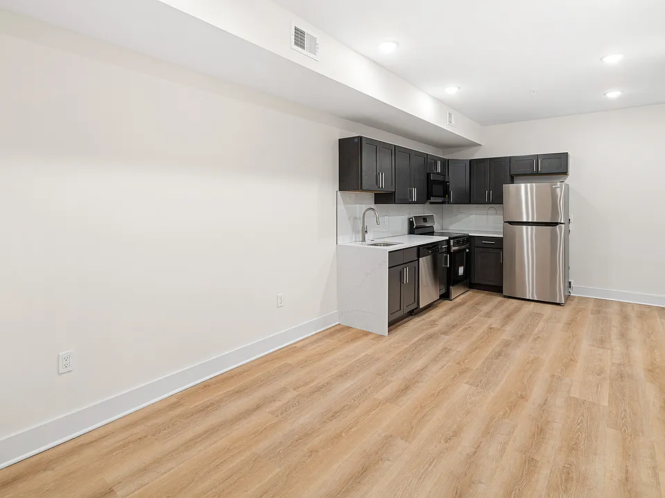 5217 1/2 Warren St #3