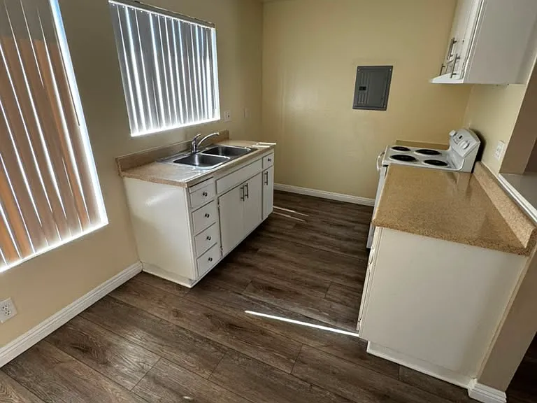 Regina Apartments — Photo 23