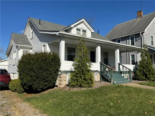 216 E Prospect St, Girard, OH 44420