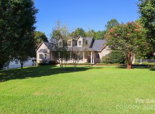 4106 Hemingway Dr, Hickory, NC 28601