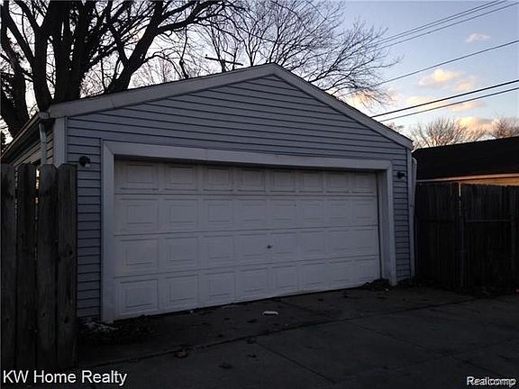 2nd image of 20947 Hollywood St