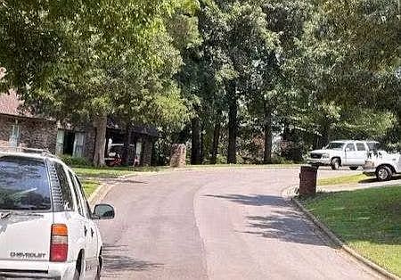 2nd image of 24768 Pealiquor Rd
