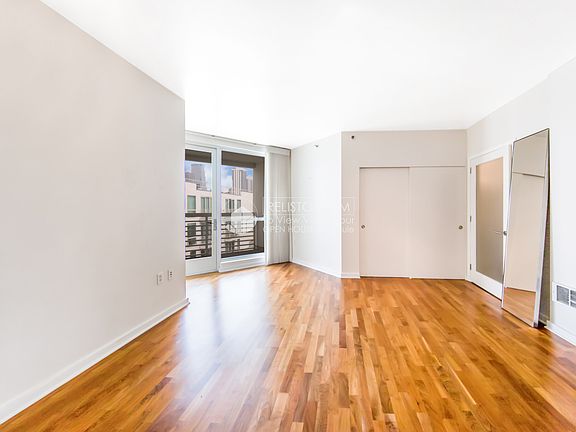 4th image of 555 4th St Unit 912
