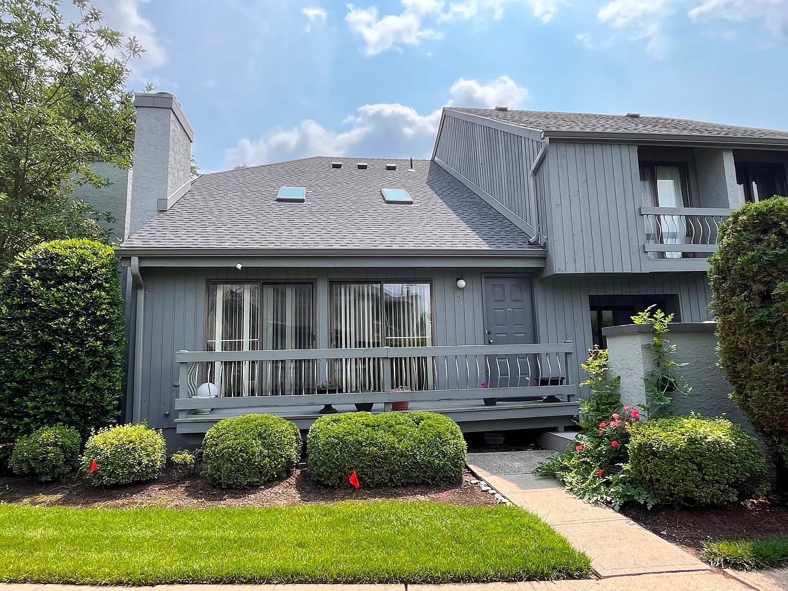 203 Linda Ln — Photo 1