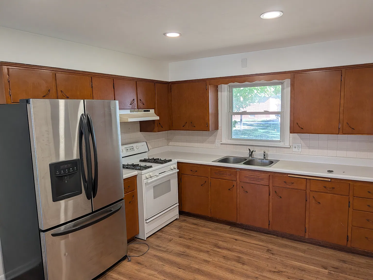 2 bed, $1,100 — Photo 2