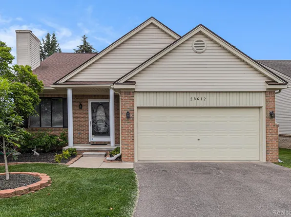 28612 Bayberry Park Dr #17, Livonia, MI 48154