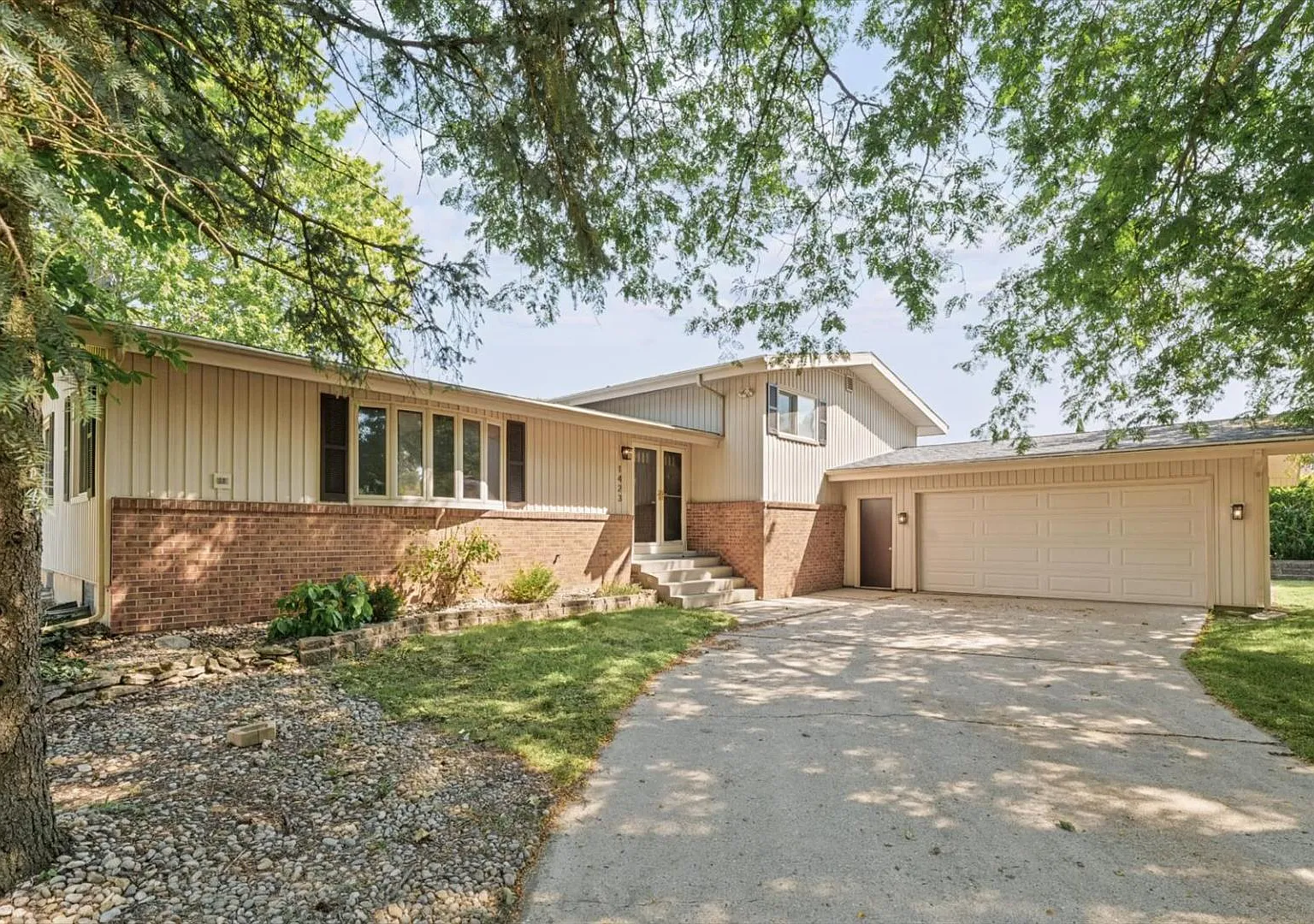 1423 Golf Ter — Photo 1