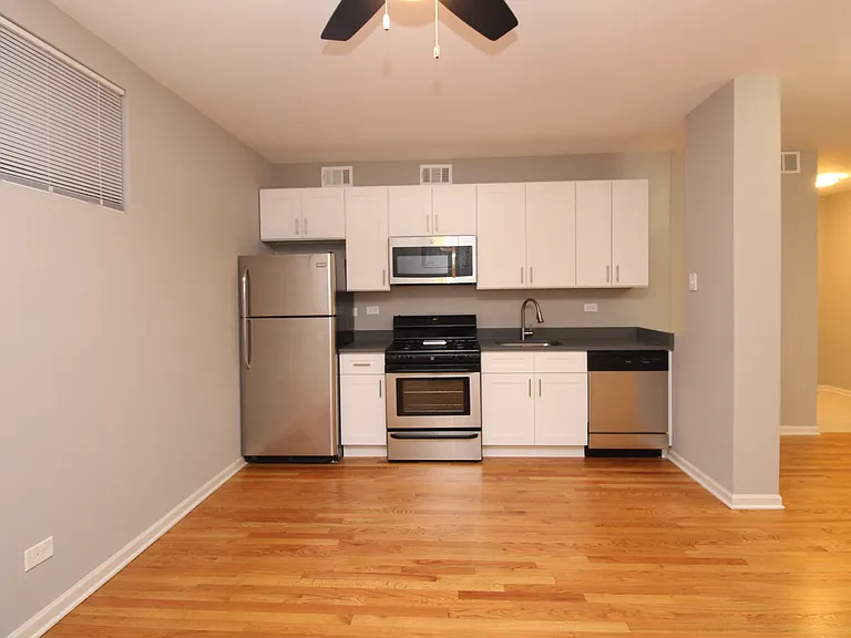 617 W Drummond Pl #GCW — Photo 2
