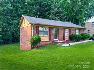 1332 Plumstead Rd, Charlotte, NC 28216