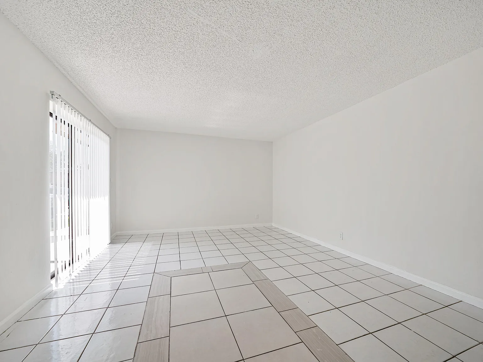 2 bed, 2.5 bath, 1252 sqft, $2,300 — Photo 3