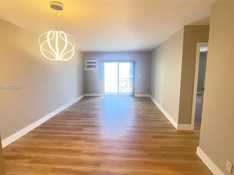 200 S Birch Rd #712 — Photo 8