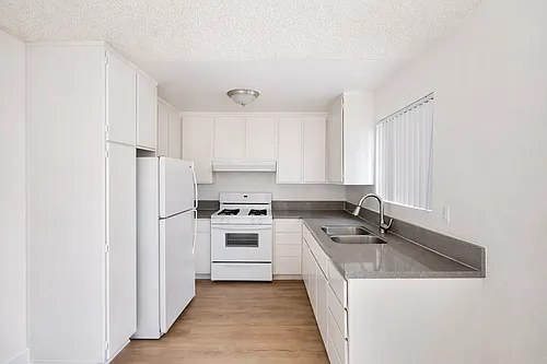 3213 Geneva St #212 Photo 1