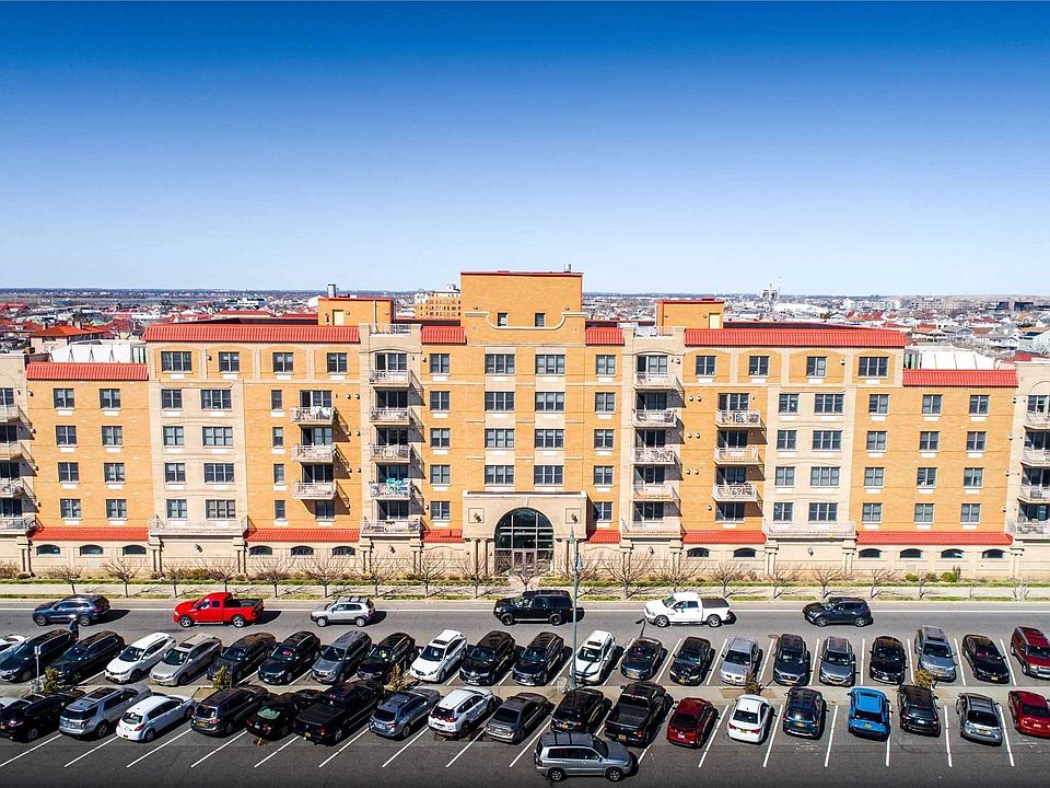 1st image of 125 E Broadway APT 209