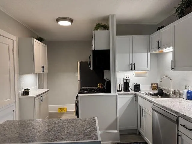 1 bed, 1.0 bath, 800 sqft, $1,950 — Photo 2