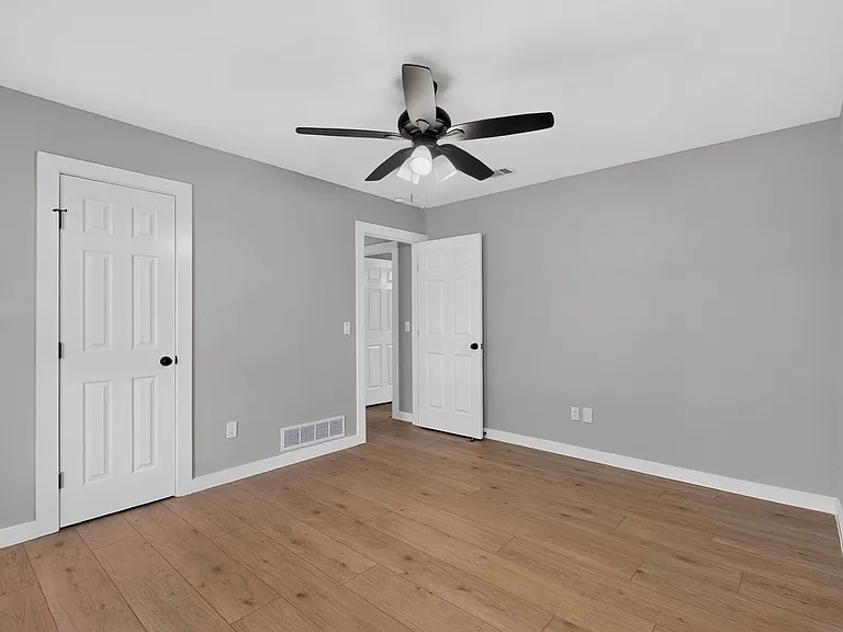 817 Sycamore Creek Rd — Photo 30