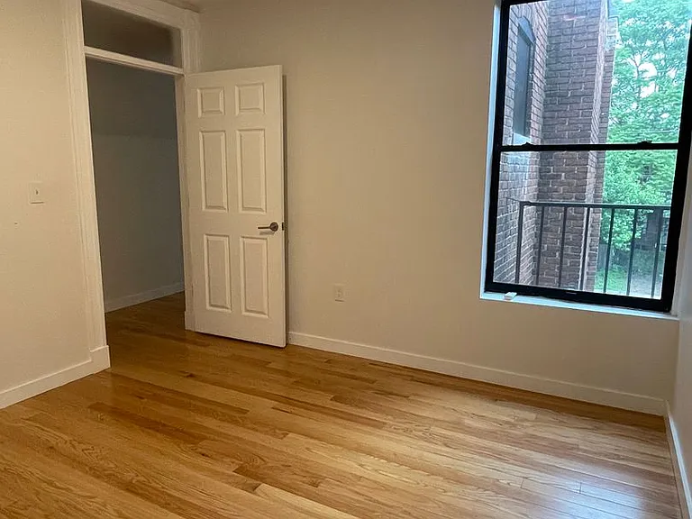 2527 Saint Paul St — Photo 6