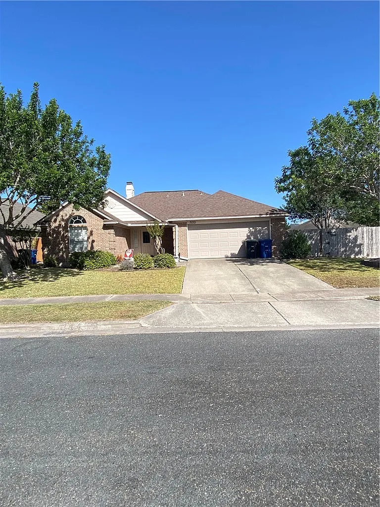 3 bed, 2.0 bath, 1949 sqft, $2,400 — Photo 1