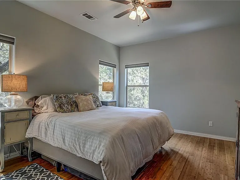 17106 Oak Cliff Cir — Photo 11