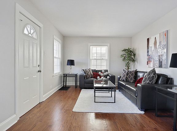 2nd image of 10605 S Central Park Ave