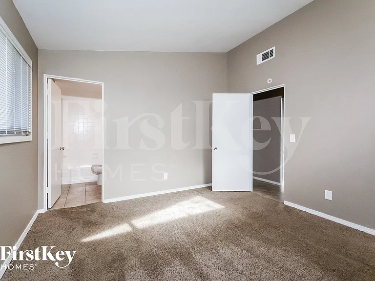 2405 Brook Dr — Photo 10