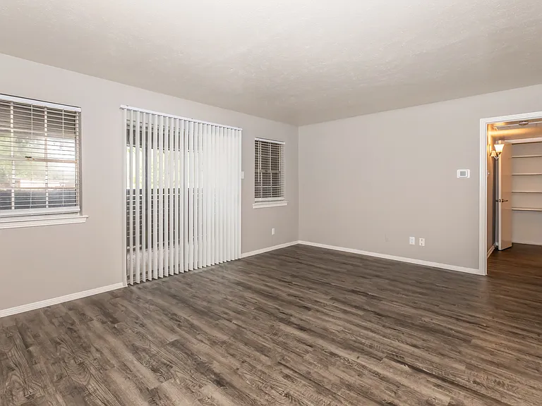 Camelot Apartments — Photo 1