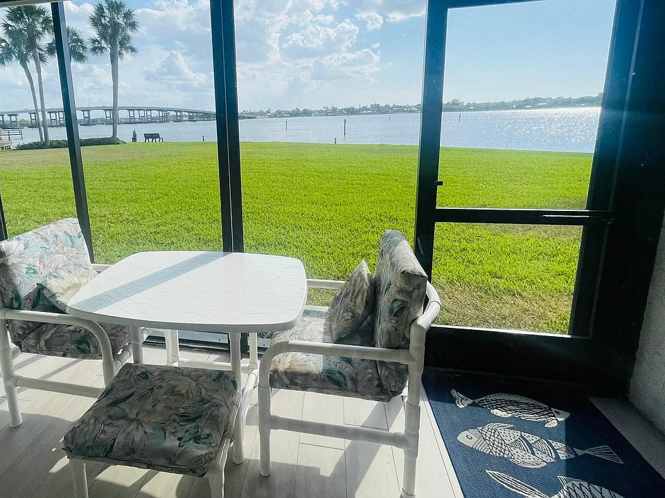 1950 SW Palm City Rd #13104