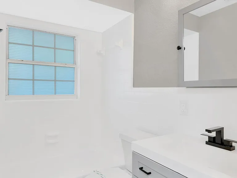 1352 Tioga Ave — Photo 7