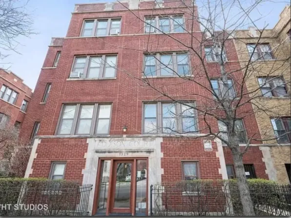 1329 W Addison St APT 3A, Chicago, IL 60613