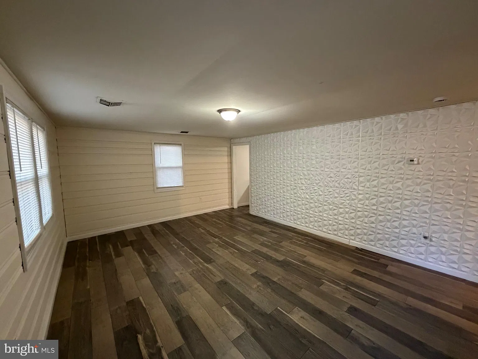 4 bed, 1.0 bath, 1388 sqft, $2,250 — Photo 2