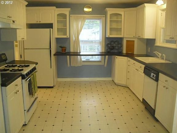 5th image of 11011 SE Wood Ave