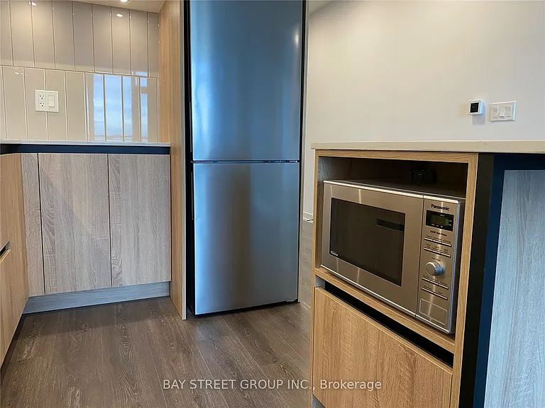7950 Bathurst St #2002 — Photo 2