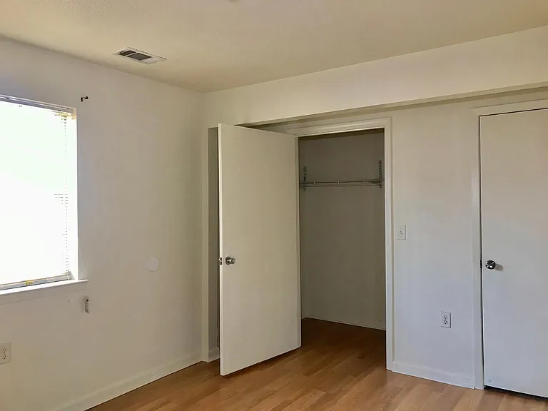 5828 Valley Dr — Photo 6