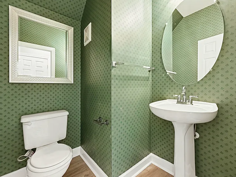 1203 Fairfax Woods Dr — Photo 15