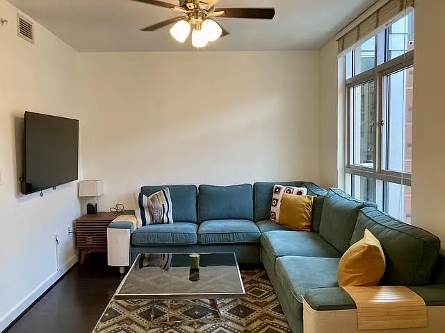 1 bed, 821 sqft, $2,750 — Photo 2