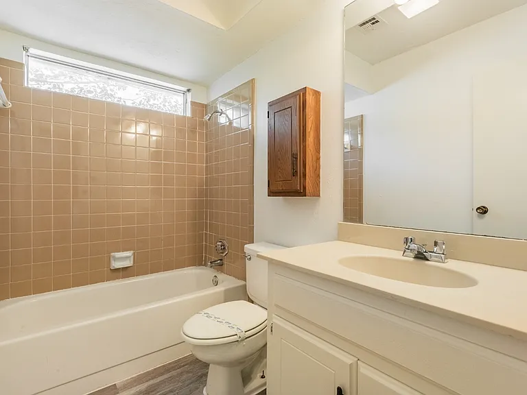 1006 W Neptune Rd — Photo 12